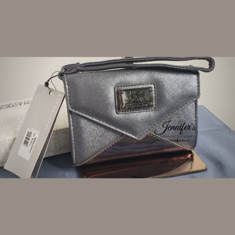 Kenneth Cole Reaction NWT Silver Device Wallet